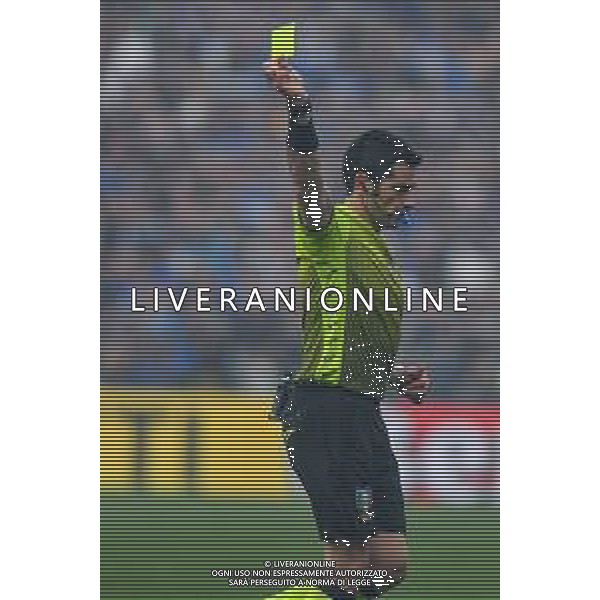 Danilo Vigo/LMedia - UC Sampdoria vs Genoa CFC - italian soccer Serie A match 2021/2022 April 30 2022 - Luigi Ferraris stadium Genova, Italy UC Sampdoria vs Genoa CFC Photo showing: arbitro The Referee of the match Fabio Maresca to Naples Yellow card for Antonio Candreva (Sampdoria) - cartellino giallo ammonizione @Danilo Vigo/LiveMedia /AGENZIA ALDO LIVERANI SAS