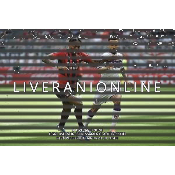 Rafael Leao (Milan) e Nicolas Gonzalez (Fiorentina) Milan vs Fiorentina Milano 01-05-2022 Stadio Giuseppe Meazza - San Siro Campionato Serie A TIM - 35a giornata foto Roberto Garavaglia/ag. Aldo Liverani sas/AGENZIA ALDO LIVERANI SAS