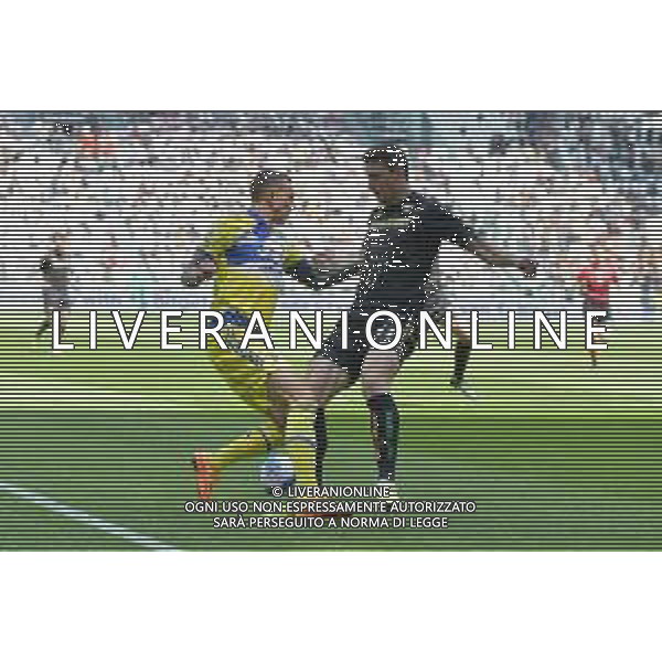 Torino 01.05.2022 Stadio Allianz Stadium ©Alessandro Falzone/Agenzia Aldo Liverani TVAF Juventus vs Genoa Serie A Tim 2021/2022 Nella foto : presunto fallo da rigore di Mattia Caldara su Federico Bernardeschi ©FALZONE/AGENZIA ALDO LIVERANI SAS