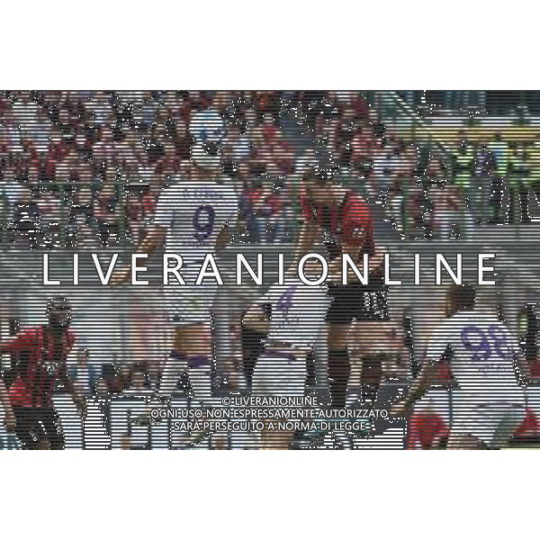 Arthur Mendonca Cabral (Fiorentina) anticipa Zlatan Ibrahimovic (Milan) Milan vs Fiorentina Milano 01-05-2022 Stadio Giuseppe Meazza - San Siro Campionato Serie A TIM - 35a giornata foto Roberto Garavaglia/ag. Aldo Liverani sas/AGENZIA ALDO LIVERANI SAS