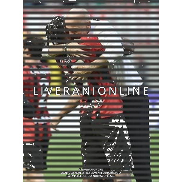 Rafael Leao (Milan) SX e Stefano Pioli allenatore Milan DX a fine gara Milan vs Fiorentina Milano 01-05-2022 Stadio Giuseppe Meazza - San Siro Campionato Serie A TIM - 35a giornata foto Roberto Garavaglia/ag. Aldo Liverani sas/AGENZIA ALDO LIVERANI SAS