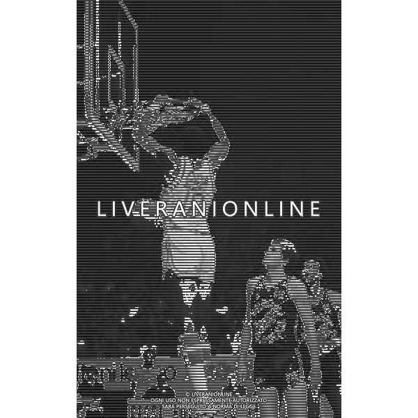 1983-1984 CANTU\' PLAY OFF CAMPIONATO DI BASKET JOLLY COLOMBANI-PERONI LIVORNO NELLA FOTO JIM BREWER AG ALDO LIVERANI SAS