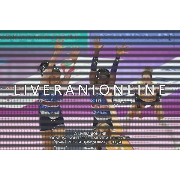© TVRG il muro di Raphaela Folie (Imoco Volley Conegliano) SX e Paola Egonu (Imoco Volley Conegliano) DX Vero Volley Monza vs Prosecco DOC Imoco Volley Conegliano Monza 03-05-2022 Arena di Monza campionato femminile Serie A1 gara 2 finale playoff scudetto foto Roberto Garavaglia/ag. Aldo Liverani sas