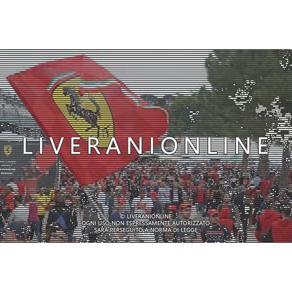 IMOLA 23/24/ 04 2022 GRAN PREMIO DI FORMULA 1 ROLEX MADE IN ITALY E DELL\'EMILIA ROMAGNA NELLA FOTO TIFOSI CON BANDIERE DELLA FERRARI ©SANNA/AGENZIA ALDO LIVERANI SAS