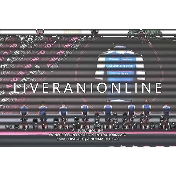 04-05-2022 Presentazione Squadre Giro D\'italia 2022; 2022, Quick Step - Alpha Vinyl; Budapest; ©SIROTTI/AGENZIA ALDO LIVERANI SAS