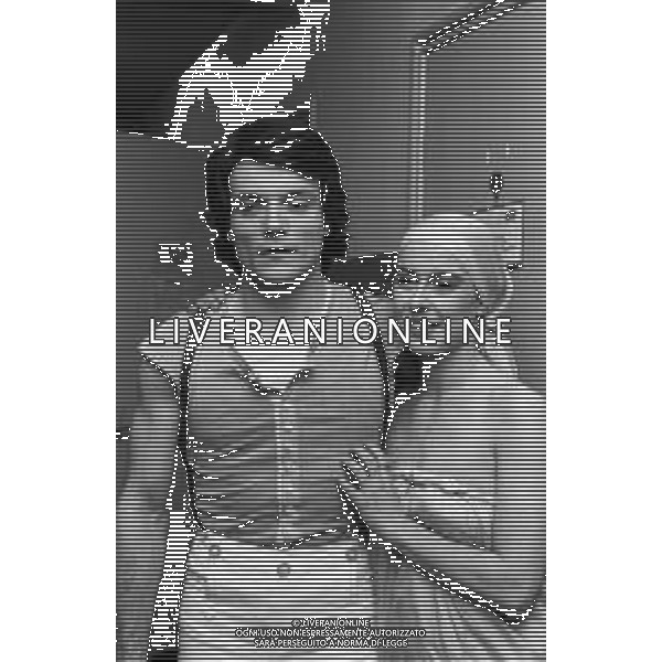 RETROSPETTIVA MONICA GUERRITORE ATTRICE DI CINEMA E TEATRO NELLA FOTO CON MASSIMO RANIERI NELLA COMMEDIA TEATRALE \'La dodicesima notte ... o quel che volete\' A MILANO NEL 1979 ©Archivio Giovanni Liverani/AGENZIA ALDO LIVERANI SAS