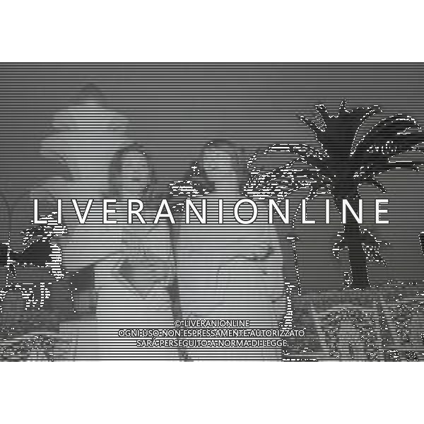 RETROSPETTIVA GLENDA JACKSON ATTRICE  NELLA FOTO GLENDA JACKSON CON FAYE DUNAWAY A CANNES IL 20-05-1976  AG ALDO LIVERANI SAS