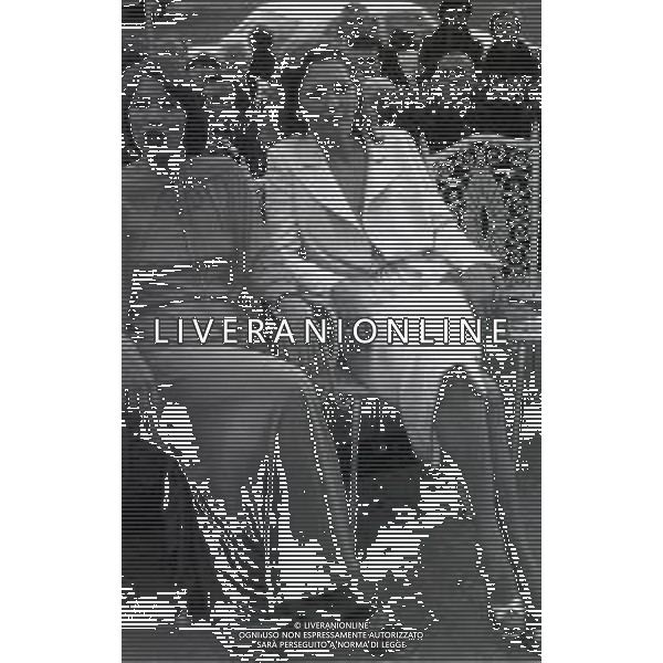 RETROSPETTIVA GLENDA JACKSON ATTRICE  NELLA FOTO GLENDA JACKSON CON FAYE DUNAWAY A CANNES IL 20-05-1976  AG ALDO LIVERANI SAS