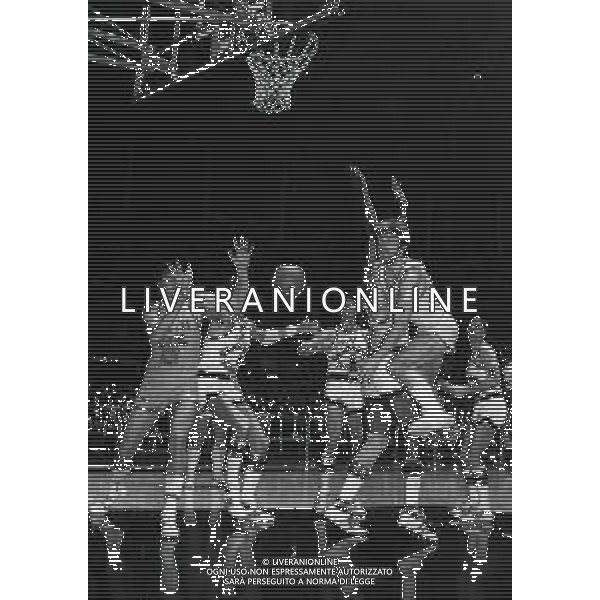 1984-1985 BOLOGNA-CAMPIONATO DI BASKET SERIE A1 GRANAROLO FELSINEA BOLOGNA-CUCINE BERLONI TORINO NELLA FOTO AZIONE DI GIOCO AG ALDO LIVERANI SAS