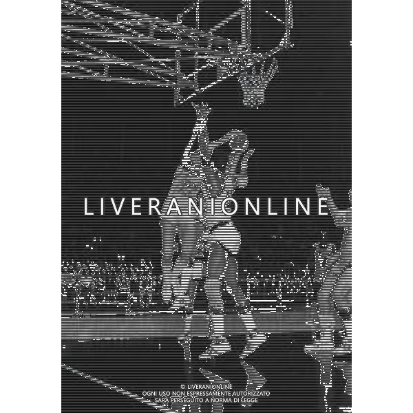 1984-1985 BOLOGNA-CAMPIONATO DI BASKET SERIE A1 GRANAROLO FELSINEA BOLOGNA-CUCINE BERLONI TORINO NELLA FOTO AZIONE DI GIOCO AG ALDO LIVERANI SAS