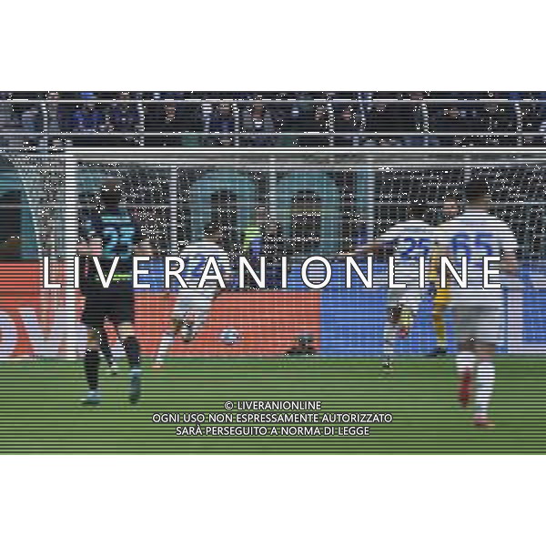 la palla deviata da Andrea Pinamonti (Empoli) termina in rete per il gol dell\'1 a 0 Inter vs Empoli Milano 06-05-2022 Stadio Giuseppe Meazza - San Siro Campionato Serie A TIM - 36a giornata foto Roberto Garavaglia/ag. Aldo Liverani sas/AGENZIA ALDO LIVERANI SAS