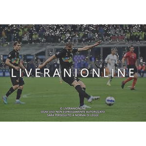 sul 3 a 2 Inter Edin Dzeko (Inter) colpisce il palo con un tiro da dentro l\'area Inter vs Empoli Milano 06-05-2022 Stadio Giuseppe Meazza - San Siro Campionato Serie A TIM - 36a giornata foto Roberto Garavaglia/ag. Aldo Liverani sas/AGENZIA ALDO LIVERANI SAS