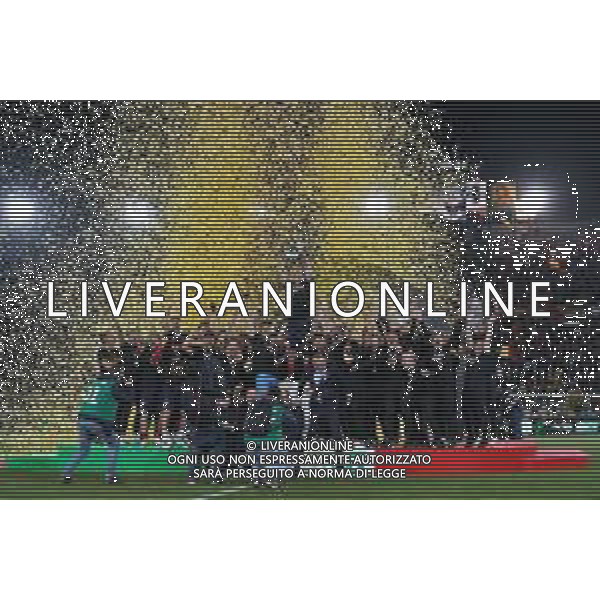 Emmanuele Mastrodonato/LMedia - US Lecce vs Pordenone Calcio - Italian soccer Serie B match 2021/2022 May 06 2022 - Stadio Via del Mare Lecce, Italy US Lecce vs Pordenone Calcio Photo showing: US Lecce celebrates for the championship victory with the cup @Emmanuele Mastrodonato/LiveMedia AG ALDO LIVERANI SAS