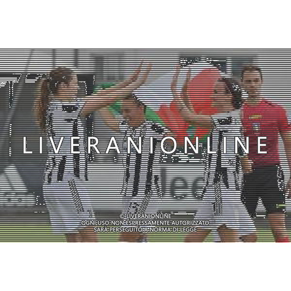 Vinovo (To) 07.05.2022 Juventus Training Center ©Manuela Viganti/Agenzia Aldo Liverani Festa Juventus Woman vittoria Campionato Calcio Serie A Nella foto: la juventus woman festeggia la vittoria del campionato di serie A femminile ©TV Viganti / AGENZIA ALDO LIVERANI SAS