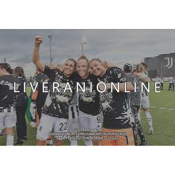 Vinovo (To) 07.05.2022 Juventus Training Center ©Manuela Viganti/Agenzia Aldo Liverani Festa Juventus Woman vittoria Campionato Calcio Serie A Nella foto: agnese bonfantini, andrea staskova e roberta aprile festeggiano lo scudetto ©TV Viganti / AGENZIA ALDO LIVERANI SAS