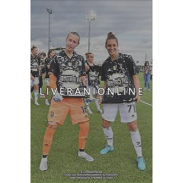 Vinovo (To) 07.05.2022 Juventus Training Center ©Manuela Viganti/Agenzia Aldo Liverani Festa Juventus Woman vittoria Campionato Calcio Serie A Nella foto: pauline peyraud magnin e martina lanzini festeggiano lo scudetto ©TV Viganti / AGENZIA ALDO LIVERANI SAS