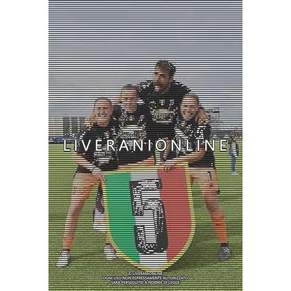 Vinovo (To) 07.05.2022 Juventus Training Center ©Manuela Viganti/Agenzia Aldo Liverani Festa Juventus Woman vittoria Campionato Calcio Serie A Nella foto: pauline peyraud magnin, roberta aprile e camilla forcinella festeggiano lo scudetto ©TV Viganti / AGENZIA ALDO LIVERANI SAS