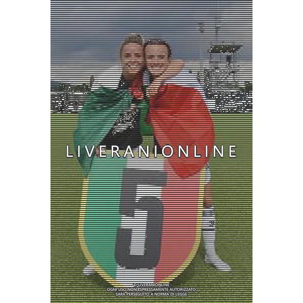 Vinovo (To) 07.05.2022 Juventus Training Center ©Manuela Viganti/Agenzia Aldo Liverani Festa Juventus Woman vittoria Campionato Calcio Serie A Nella foto: barbara bonansea e martina rosucci caruso festeggiano lo scudetto ©TV Viganti / AGENZIA ALDO LIVERANI SAS