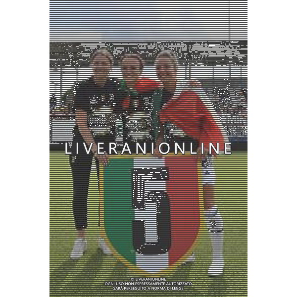 Vinovo (To) 07.05.2022 Juventus Training Center ©Manuela Viganti/Agenzia Aldo Liverani Festa Juventus Woman vittoria Campionato Calcio Serie A Nella foto: lcecilia salvai, barbara bonansea e martina rosucci caruso festeggiano lo scudetto ©TV Viganti / AGENZIA ALDO LIVERANI SAS