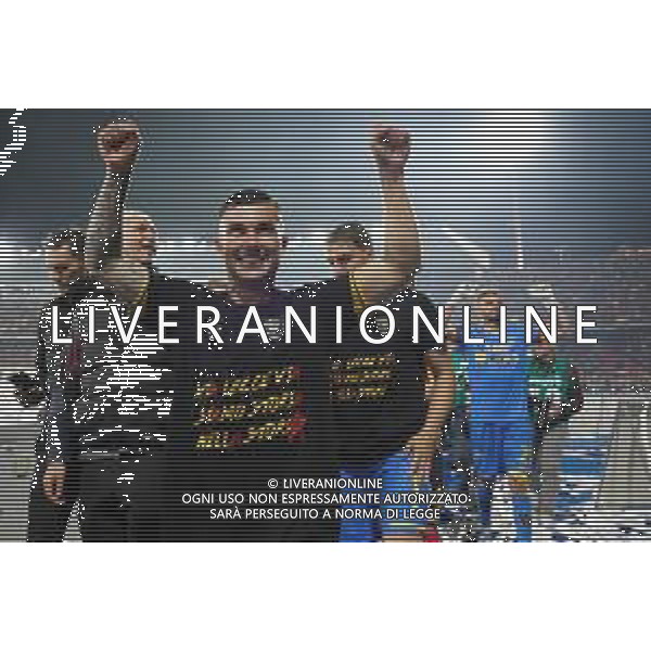 Emmanuele Mastrodonato/LMedia - US Lecce vs Pordenone Calcio - Italian soccer Serie B match 2021/2022 May 06 2022 - Stadio Via del Mare Lecce, Italy US Lecce vs Pordenone Calcio Photo showing: Gabriel Strefezza (US Lecce) celebrates for the championship victory @Emmanuele Mastrodonato/LiveMedia AG ALDO LIVERANI SAS