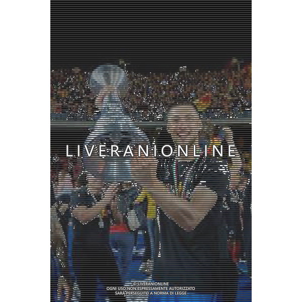 Emmanuele Mastrodonato/LMedia - US Lecce vs Pordenone Calcio - Italian soccer Serie B match 2021/2022 May 06 2022 - Stadio Via del Mare Lecce, Italy US Lecce vs Pordenone Calcio Photo showing: Alessandro Plizzari (US Lecce) celebrates for the championship victory with the cup @Emmanuele Mastrodonato/LiveMedia AG ALDO LIVERANI SAS