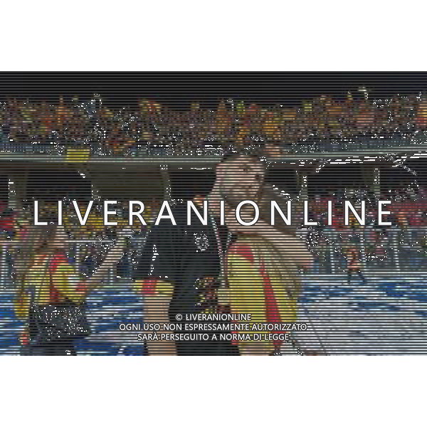 Emmanuele Mastrodonato/LMedia - US Lecce vs Pordenone Calcio - Italian soccer Serie B match 2021/2022 May 06 2022 - Stadio Via del Mare Lecce, Italy US Lecce vs Pordenone Calcio Photo showing: Arturo Calabresi (US Lecce) celebrates for the championship victory @Emmanuele Mastrodonato/LiveMedia AG ALDO LIVERANI SAS