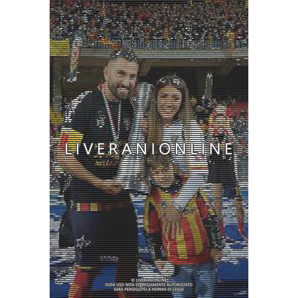 Emmanuele Mastrodonato/LMedia - US Lecce vs Pordenone Calcio - Italian soccer Serie B match 2021/2022 May 06 2022 - Stadio Via del Mare Lecce, Italy US Lecce vs Pordenone Calcio Photo showing: Massimo Coda (US Lecce) celebrates for the championship victory with the cup @Emmanuele Mastrodonato/LiveMedia AG ALDO LIVERANI SAS