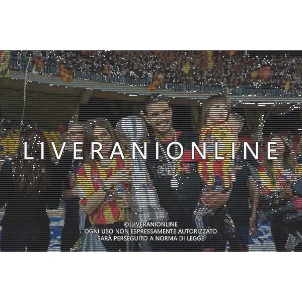 Emmanuele Mastrodonato/LMedia - US Lecce vs Pordenone Calcio - Italian soccer Serie B match 2021/2022 May 06 2022 - Stadio Via del Mare Lecce, Italy US Lecce vs Pordenone Calcio Photo showing: Alessandro Tuia (US Lecce) celebrates for the championship victory with the cup @Emmanuele Mastrodonato/LiveMedia AG ALDO LIVERANI SAS