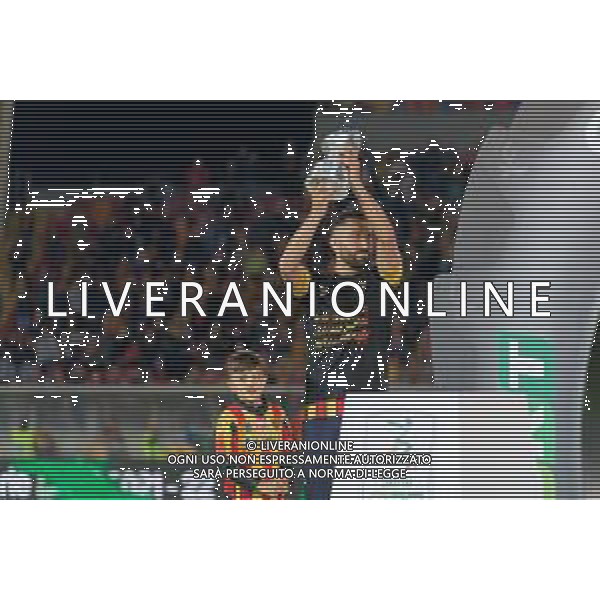 Emmanuele Mastrodonato/LMedia - US Lecce vs Pordenone Calcio - Italian soccer Serie B match 2021/2022 May 06 2022 - Stadio Via del Mare Lecce, Italy US Lecce vs Pordenone Calcio Photo showing: Massimo Coda (US Lecce) with premio Pablito cup @Emmanuele Mastrodonato/LiveMedia AG ALDO LIVERANI SAS