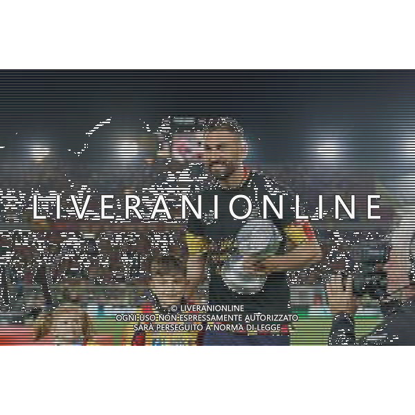 Emmanuele Mastrodonato/LMedia - US Lecce vs Pordenone Calcio - Italian soccer Serie B match 2021/2022 May 06 2022 - Stadio Via del Mare Lecce, Italy US Lecce vs Pordenone Calcio Photo showing: Massimo Coda (US Lecce) with premio Pablito cup @Emmanuele Mastrodonato/LiveMedia AG ALDO LIVERANI SAS