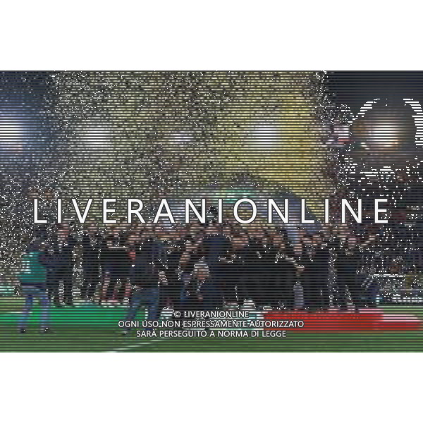 Emmanuele Mastrodonato/LMedia - US Lecce vs Pordenone Calcio - Italian soccer Serie B match 2021/2022 May 06 2022 - Stadio Via del Mare Lecce, Italy US Lecce vs Pordenone Calcio Photo showing: Captain Fabio Lucioni (US Lecce) raises the cup to the sky for the victory of the Serie B 2021/2022 championship @Emmanuele Mastrodonato/LiveMedia AG ALDO LIVERANI SAS