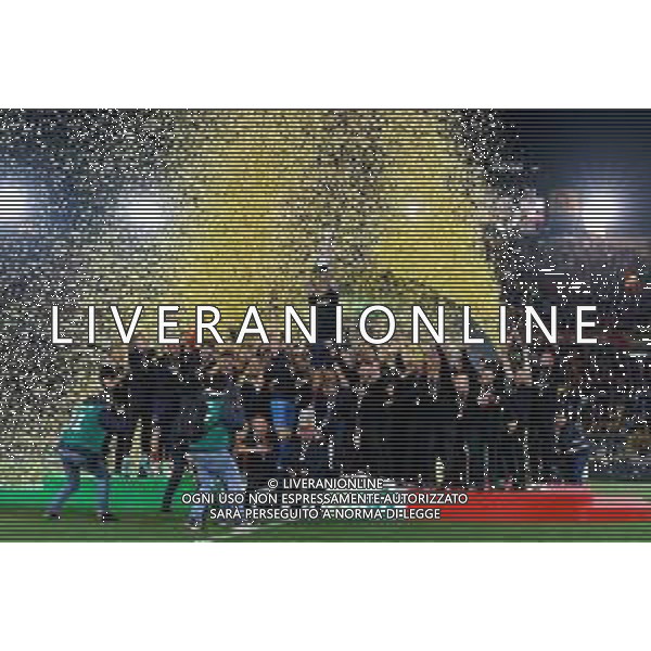 Emmanuele Mastrodonato/LMedia - US Lecce vs Pordenone Calcio - Italian soccer Serie B match 2021/2022 May 06 2022 - Stadio Via del Mare Lecce, Italy US Lecce vs Pordenone Calcio Photo showing: Captain Fabio Lucioni (US Lecce) raises the cup to the sky for the victory of the Serie B 2021/2022 championship @Emmanuele Mastrodonato/LiveMedia AG ALDO LIVERANI SAS