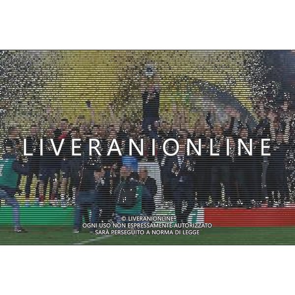 Emmanuele Mastrodonato/LMedia - US Lecce vs Pordenone Calcio - Italian soccer Serie B match 2021/2022 May 06 2022 - Stadio Via del Mare Lecce, Italy US Lecce vs Pordenone Calcio Photo showing: Captain Fabio Lucioni (US Lecce) raises the cup to the sky for the victory of the Serie B 2021/2022 championship @Emmanuele Mastrodonato/LiveMedia AG ALDO LIVERANI SAS