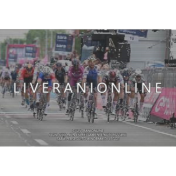 08-05-2022 Giro D\'italia; Tappa 03 Kaposvar - Balatonfured; 2022, Quick Step - Alpha Vinyl; 2022, Intermarche - Wanty Gobert; 2022, Groupama - Fdj; 2022, Uae Emirates; 2022, Alpecin - Fenix; Cavendish, Mark; Gyrmai Hailu, Biniam; Demare, Arnaud; Gaviria Rendon, Fernando; Mareczko, Jakub; Balatonfured; ©SIROTTI/AGENZIA ALDO LIVERANI SAS