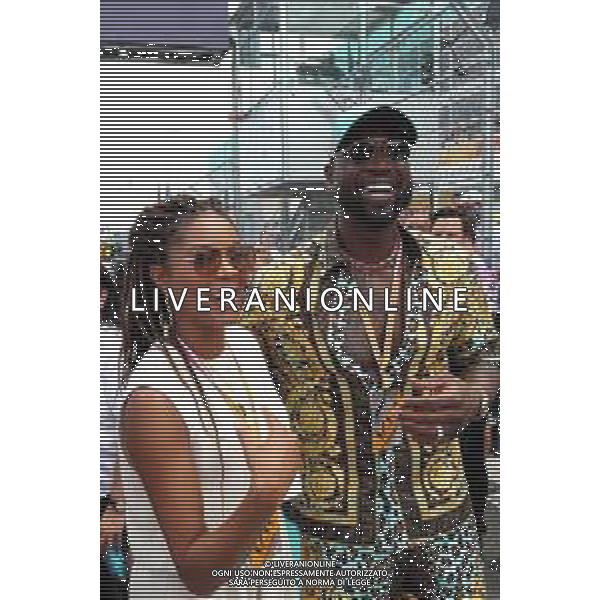 (L to R): Gabrielle Union (USA) Actress with her husband Dwyane Wade (USA) Former Basketball Player on the grid. 08.05.2022. Formula 1 World Championship, Rd 5, Miami Grand Prix, Miami, Florida, USA, Race Day. - www.xpbimages.com, EMail: requests@xpbimages.com © Copyright: Coates / XPB Images/AGENZIA ALDO LIVERANI SAS - IOTALY ONLY EDITORIAL USE ONLY