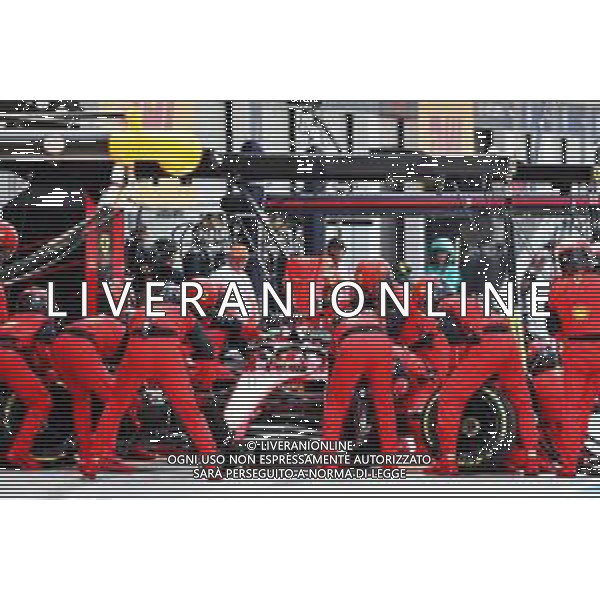 Charles Leclerc (MON) Ferrari F1-75 makes a pit stop. 08.05.2022. Formula 1 World Championship, Rd 5, Miami Grand Prix, Miami, Florida, USA, Race Day. - www.xpbimages.com, EMail: requests@xpbimages.com © Copyright: Batchelor / XPB Images/AGENZIA ALDO LIVERANI SAS - ITALY ONLY EDITORIAL USE ONLY