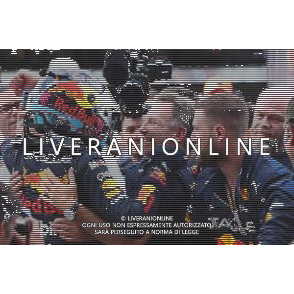 Max Verstappen (NLD) Red Bull Racing RB18 celebrates 1st place with Christian Horner (GBR) Red Bull Racing Team Principal. 08.05.2022. Formula 1 World Championship, Rd 5, Miami Grand Prix, Miami, Florida, USA, Race Day. - www.xpbimages.com, EMail: requests@xpbimages.com ¬© Copyright: Batchelor / XPB Images/AGENZIA ALDO LIVERANI SAS - ITALY ONLY EDITORIAL USE ONLY