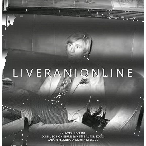 RETROSPETTIVA NINO FERRER PSEUDONIMO AGOSTINO ARTURO MARIA FERRARI CANTAUTORE ANTROPOLOGO E ETNOLOGO NELLA FOTO NINO FERRER A MILANO NELL\'ANNO 1968 AG ALDO LIVERANI SAS
