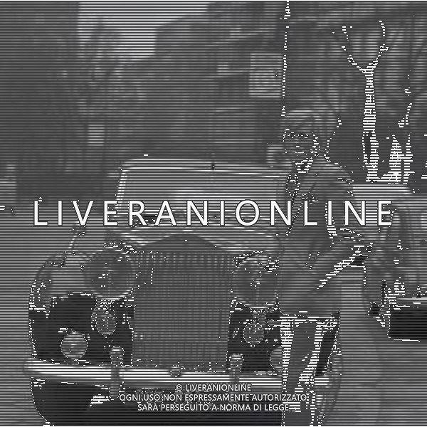 RETROSPETTIVA NINO FERRER PSEUDONIMO AGOSTINO ARTURO MARIA FERRARI CANTAUTORE ANTROPOLOGO E ETNOLOGO NELLA FOTO NINO FERRER A MILANO NELL\'ANNO 1968 AG ALDO LIVERANI SAS 