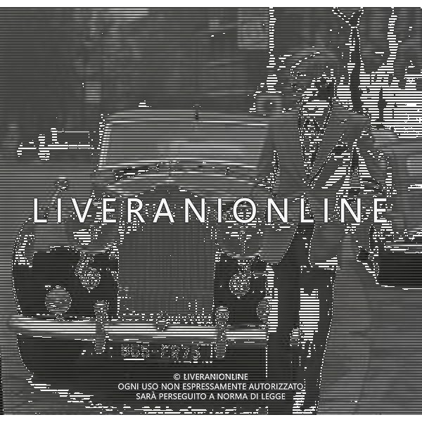 RETROSPETTIVA NINO FERRER PSEUDONIMO AGOSTINO ARTURO MARIA FERRARI CANTAUTORE ANTROPOLOGO E ETNOLOGO NELLA FOTO NINO FERRER A MILANO NELL\'ANNO 1968 AG ALDO LIVERANI SAS 