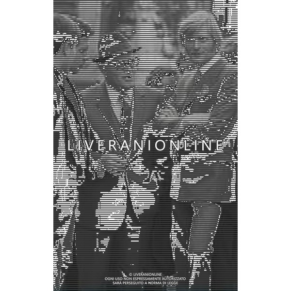 RETROSPETTIVA NINO FERRER PSEUDONIMO AGOSTINO ARTURO MARIA FERRARI CANTAUTORE ANTROPOLOGO E ETNOLOGO NELLA FOTO NINO FERRER A ROMA NELL\'ANNO 1968 AG ALDO LIVERANI SAS