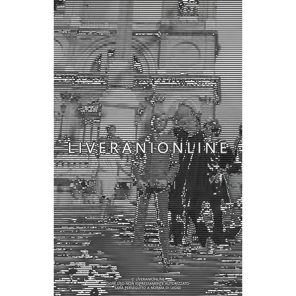 RETROSPETTIVA NINO FERRER PSEUDONIMO AGOSTINO ARTURO MARIA FERRARI CANTAUTORE ANTROPOLOGO E ETNOLOGO NELLA FOTO NINO FERRER A ROMA NELL\'ANNO 1968 AG ALDO LIVERANI SAS