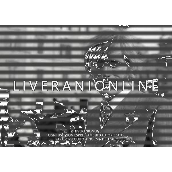 RETROSPETTIVA NINO FERRER PSEUDONIMO AGOSTINO ARTURO MARIA FERRARI CANTAUTORE ANTROPOLOGO E ETNOLOGO NELLA FOTO NINO FERRER A ROMA NELL\'ANNO 1968 AG ALDO LIVERANI SAS