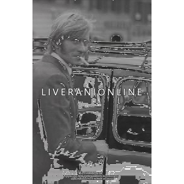 RETROSPETTIVA NINO FERRER PSEUDONIMO AGOSTINO ARTURO MARIA FERRARI CANTAUTORE ANTROPOLOGO E ETNOLOGO NELLA FOTO NINO FERRER A ROMA NELL\'ANNO 1968 AG ALDO LIVERANI SAS