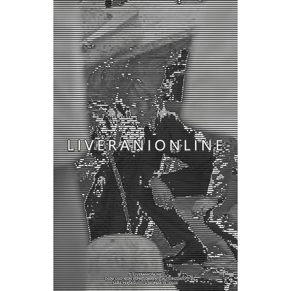 RETROSPETTIVA NINO FERRER PSEUDONIMO AGOSTINO ARTURO MARIA FERRARI CANTAUTORE ANTROPOLOGO E ETNOLOGO NELLA FOTO NINO FERRER A ROMA NELL\'ANNO 1968 AG ALDO LIVERANI SAS