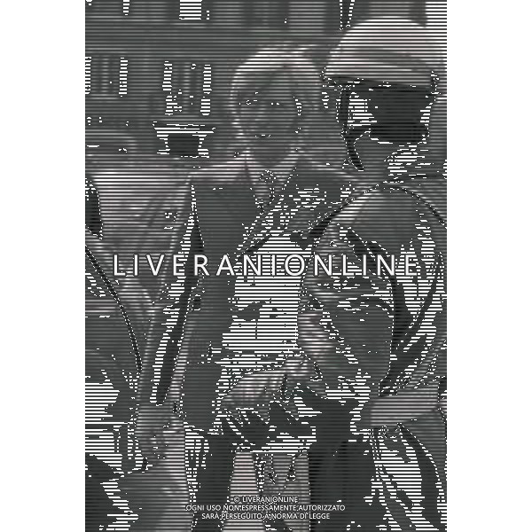 RETROSPETTIVA NINO FERRER PSEUDONIMO AGOSTINO ARTURO MARIA FERRARI CANTAUTORE ANTROPOLOGO E ETNOLOGO NELLA FOTO NINO FERRER A ROMA NELL\'ANNO 1968 AG ALDO LIVERANI SAS