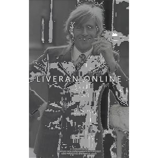 RETROSPETTIVA NINO FERRER PSEUDONIMO AGOSTINO ARTURO MARIA FERRARI CANTAUTORE ANTROPOLOGO E ETNOLOGO NELLA FOTO NINO FERRER A ROMA NELL\'ANNO 1968 AG ALDO LIVERANI SAS