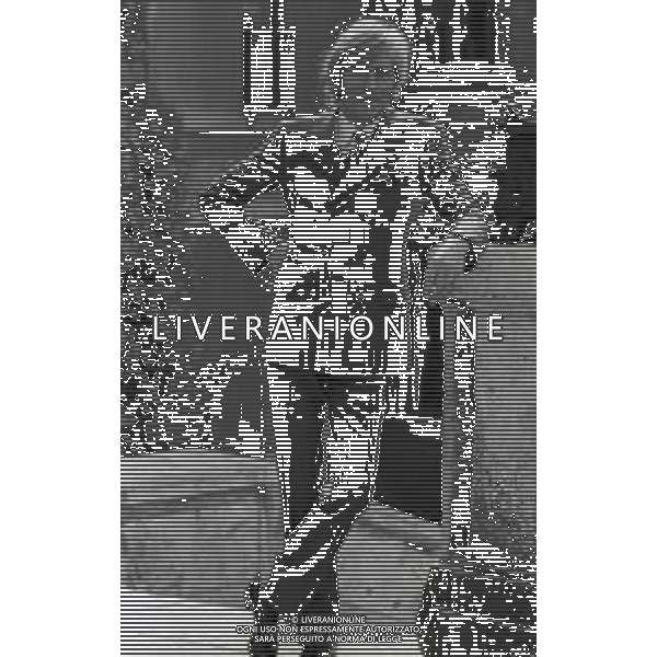 RETROSPETTIVA NINO FERRER PSEUDONIMO AGOSTINO ARTURO MARIA FERRARI CANTAUTORE ANTROPOLOGO E ETNOLOGO NELLA FOTO NINO FERRER A ROMA NELL\'ANNO 1968 AG ALDO LIVERANI SAS