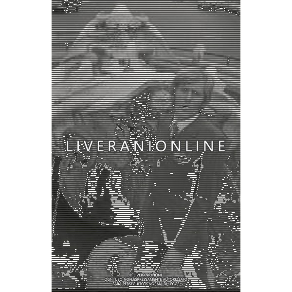 RETROSPETTIVA NINO FERRER PSEUDONIMO AGOSTINO ARTURO MARIA FERRARI CANTAUTORE ANTROPOLOGO E ETNOLOGO NELLA FOTO NINO FERRER A ROMA NELL\'ANNO 1968 AG ALDO LIVERANI SAS