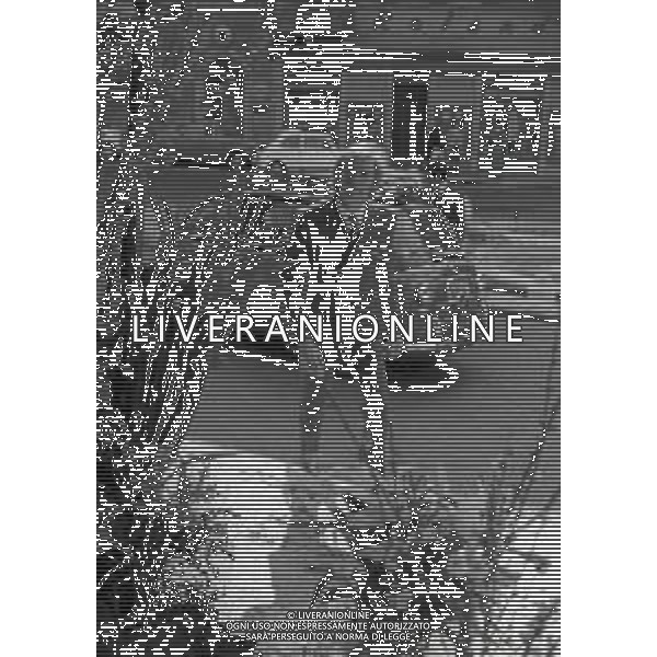 RETROSPETTIVA NINO FERRER PSEUDONIMO AGOSTINO ARTURO MARIA FERRARI CANTAUTORE ANTROPOLOGO E ETNOLOGO NELLA FOTO NINO FERRER A ROMA NELL\'ANNO 1968 AG ALDO LIVERANI SAS
